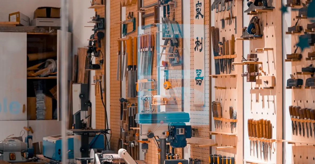 Cómo hacer una mesa de trabajo funcional para bricolaje